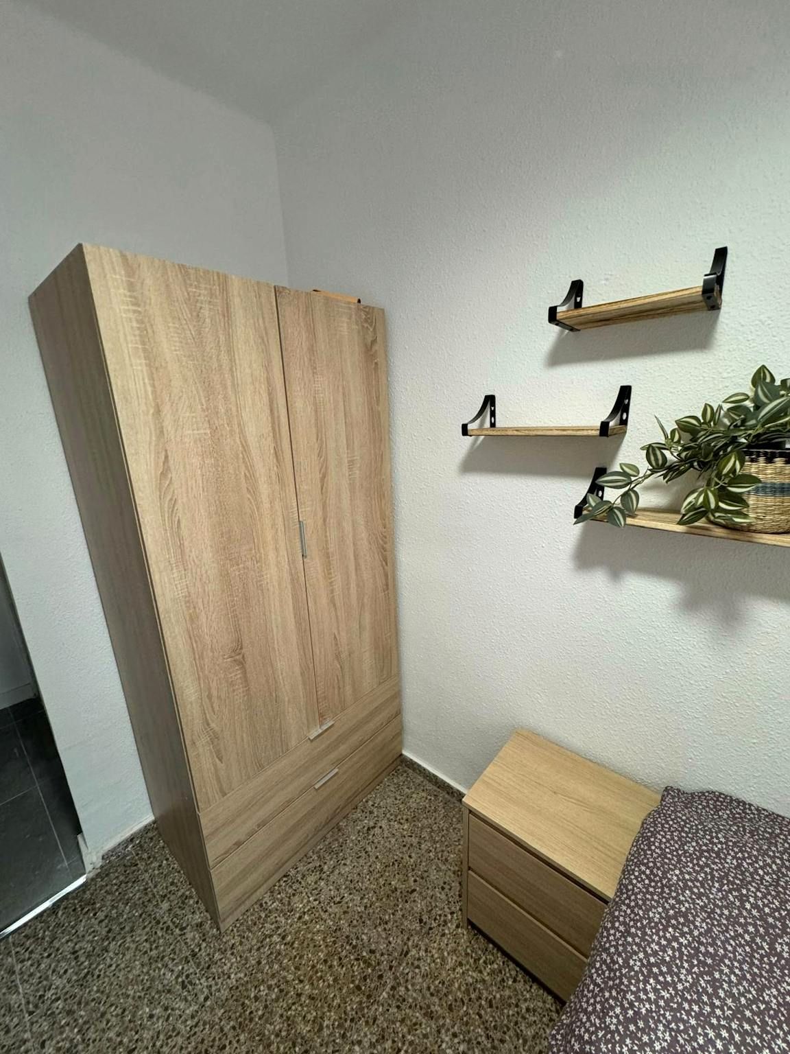 Bedroom of Flat to share in  Valencia Capital  with Furnished, Washing machine and Balcony