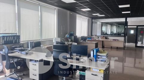 Foto 4 von Fabrikhallen zur Miete in Zona Industrial, Rubí