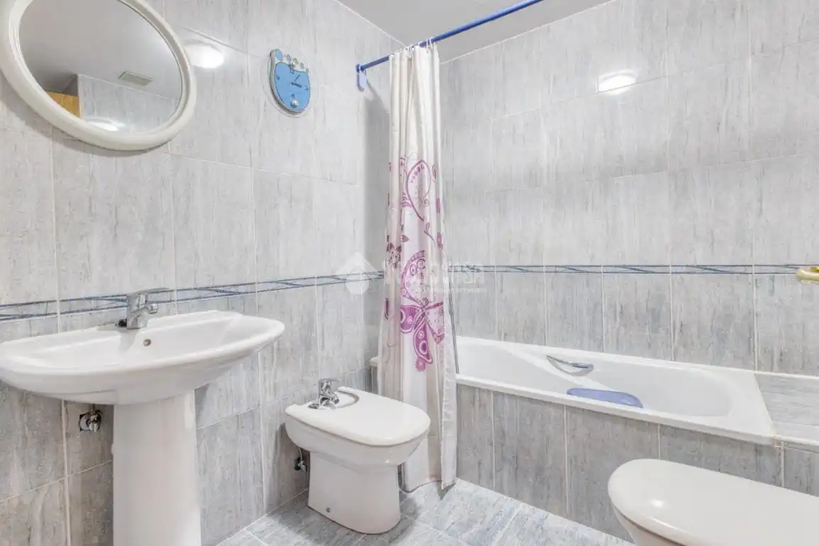 Baño de Piso en venta en Arapiles con Calefacción, Trastero y Balcón