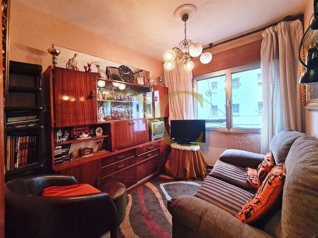 Piso en venta en Calle Avilés, Laviada, Centro