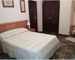 Dormitori de Apartament de lloguer en Linares amb Aire condicionat, Calefacció i Moblat
