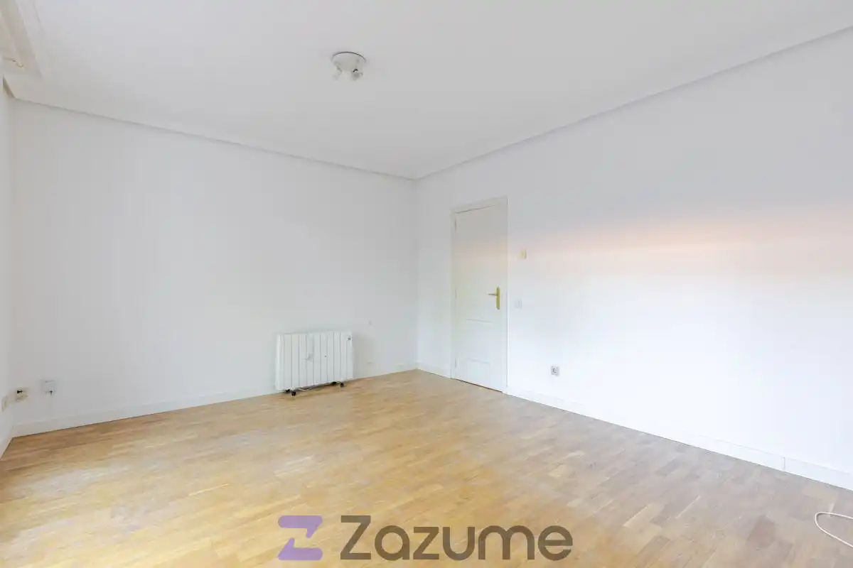 Sala de estar de Estudio de alquiler en Majadahonda con Calefacción, Jardín privado y Parquet