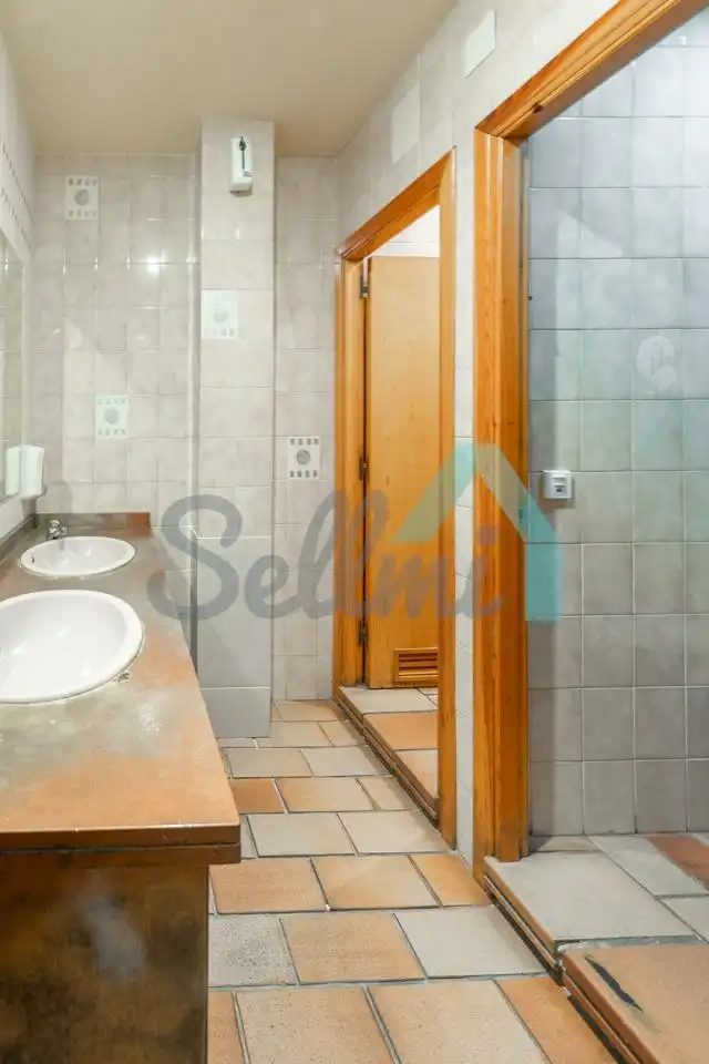 Baño de Local de alquiler en Noreña
