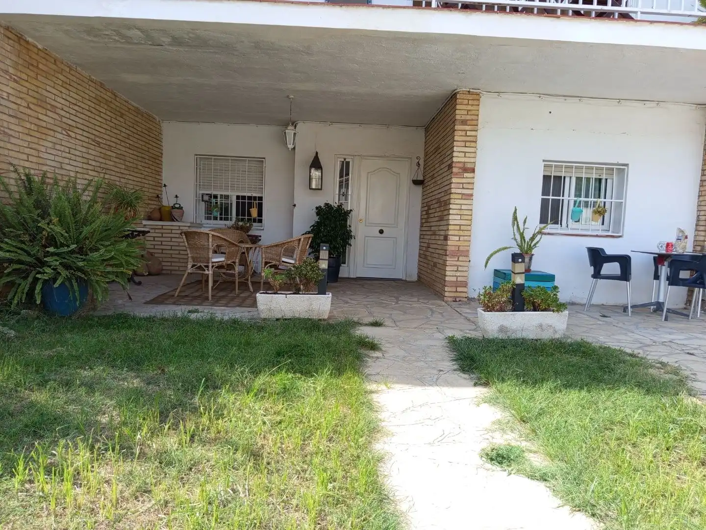 Casa amb piscina en venda a Carrer Enllaç 59
