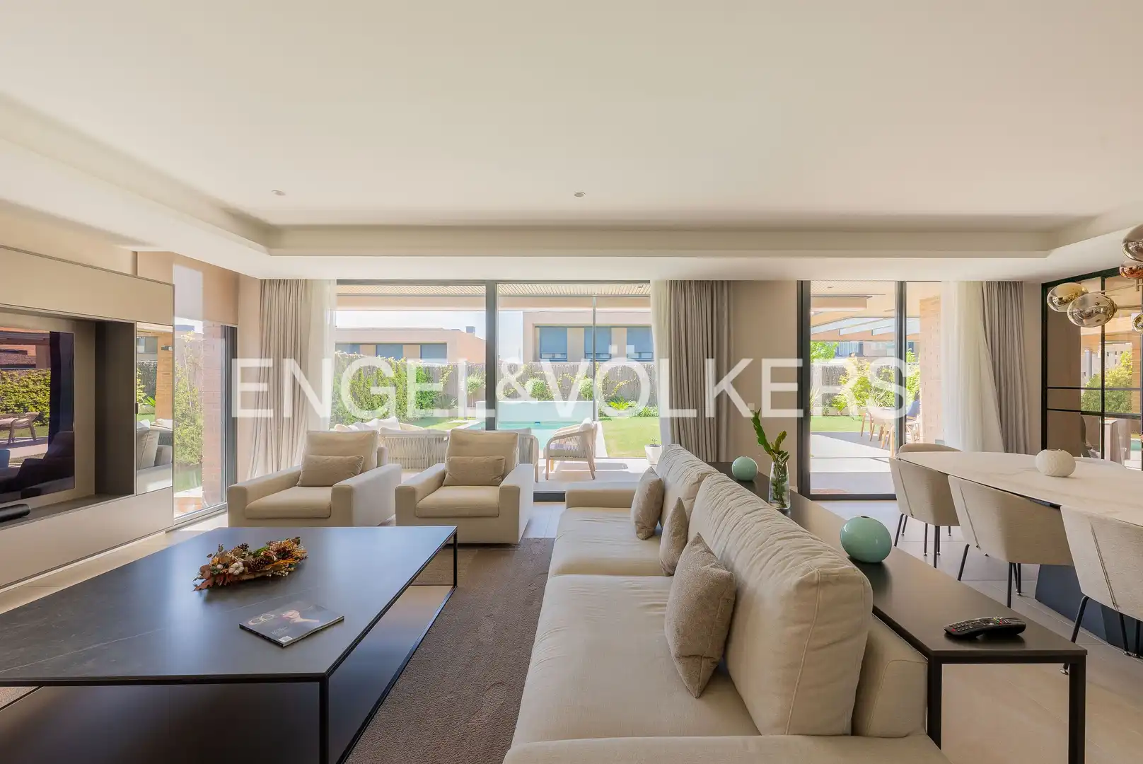 Sala de estar de Casa o chalet en venta en Las Rozas de Madrid con Aire acondicionado, Calefacción y Jardín privado