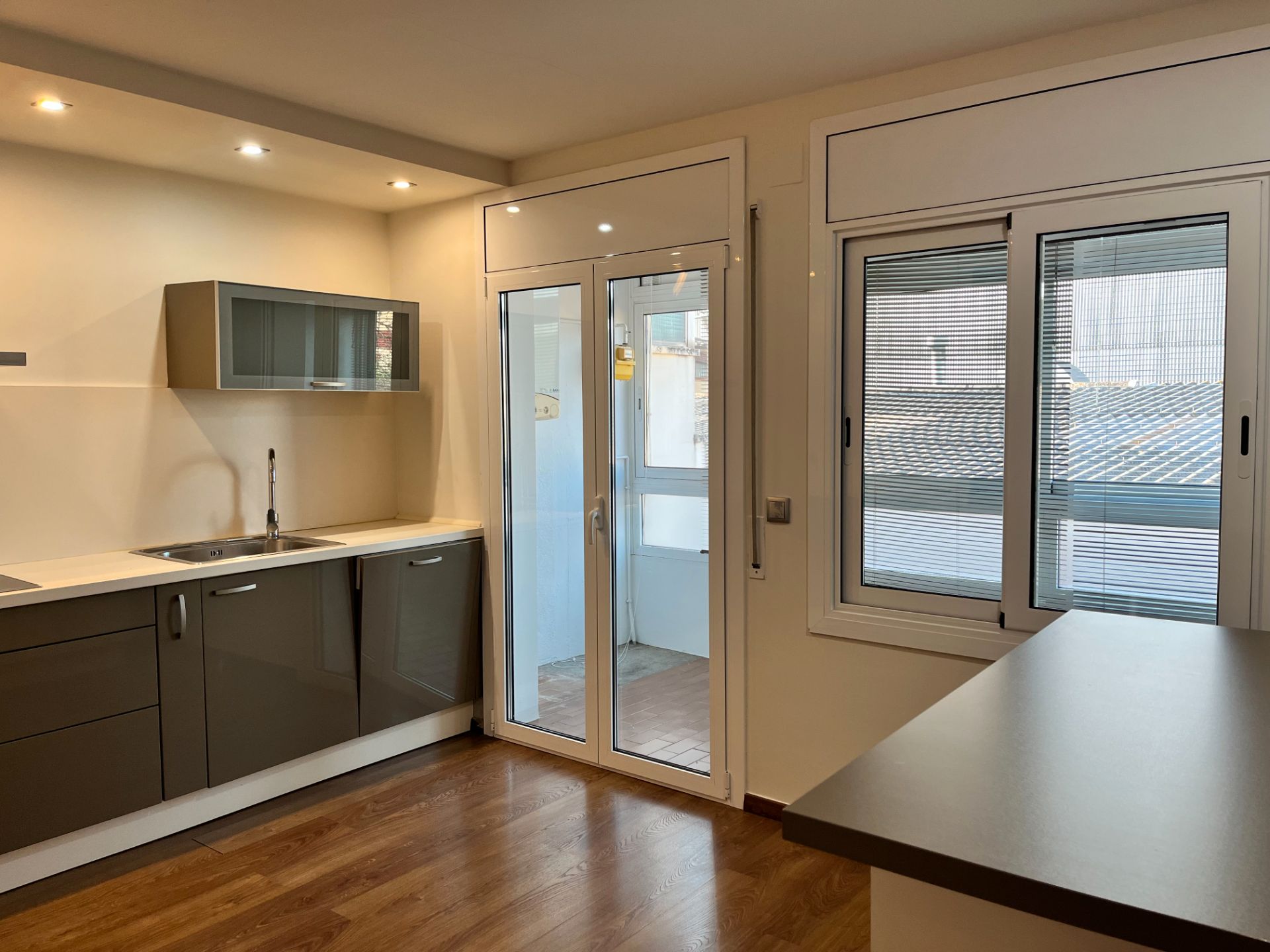 Flat to rent in Rotonda de Taialà, Domeny
