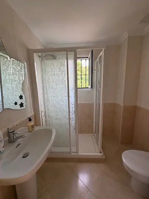 Bathroom of Houses for sale in Algeciras  with Air Conditioner, Private garden and Terrace