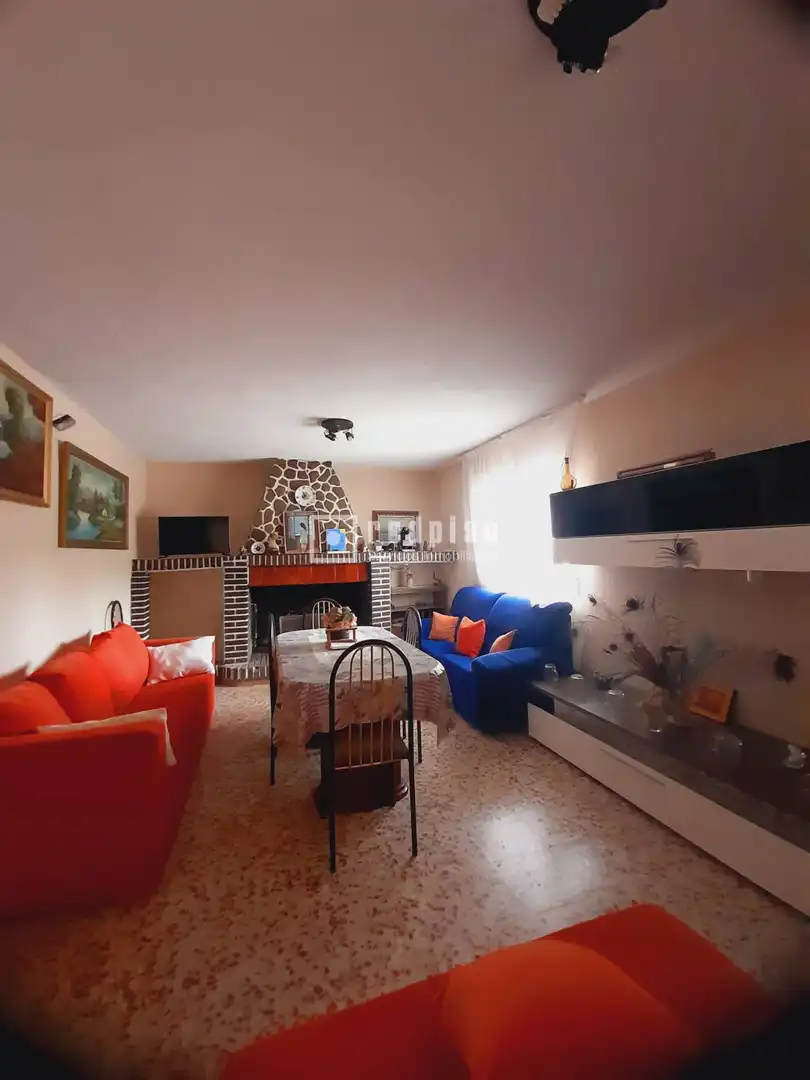 Sala d'estar de Casa o xalet en venda en Valdaracete amb Calefacció, Jardí privat i Terrassa