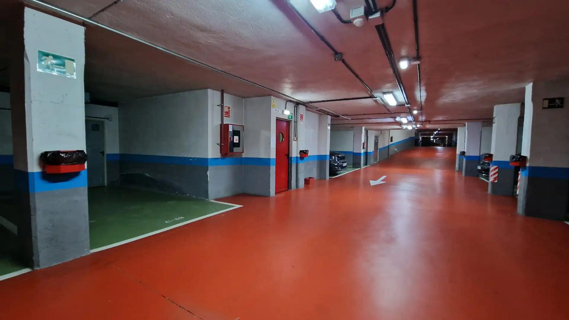 Aparcament de Pis en venda en Oviedo  amb Calefacció, Jardí privat i Traster