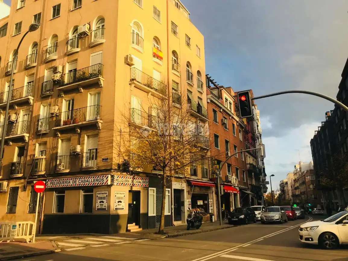 Vista exterior de Piso en venta en Madrid con Calefacción y Parquet