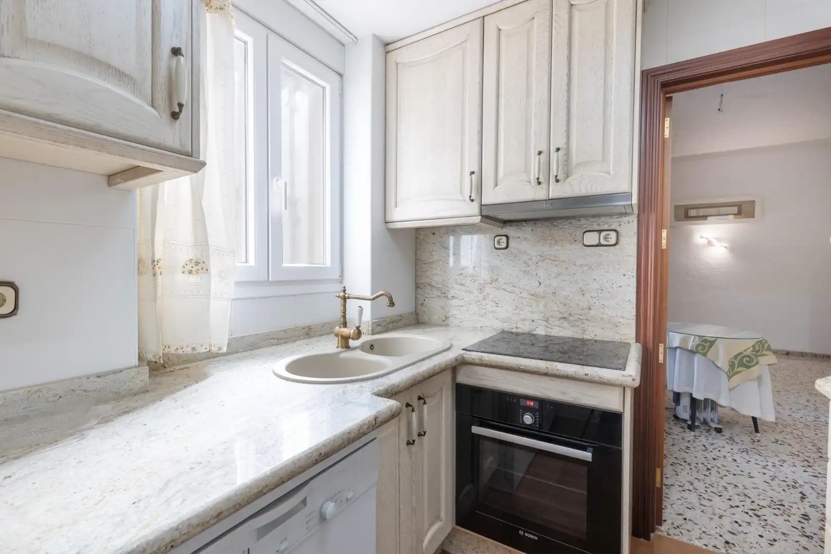 Kitchen of Flat for sale in Granada  with Air Conditioner, Heating and Storage room