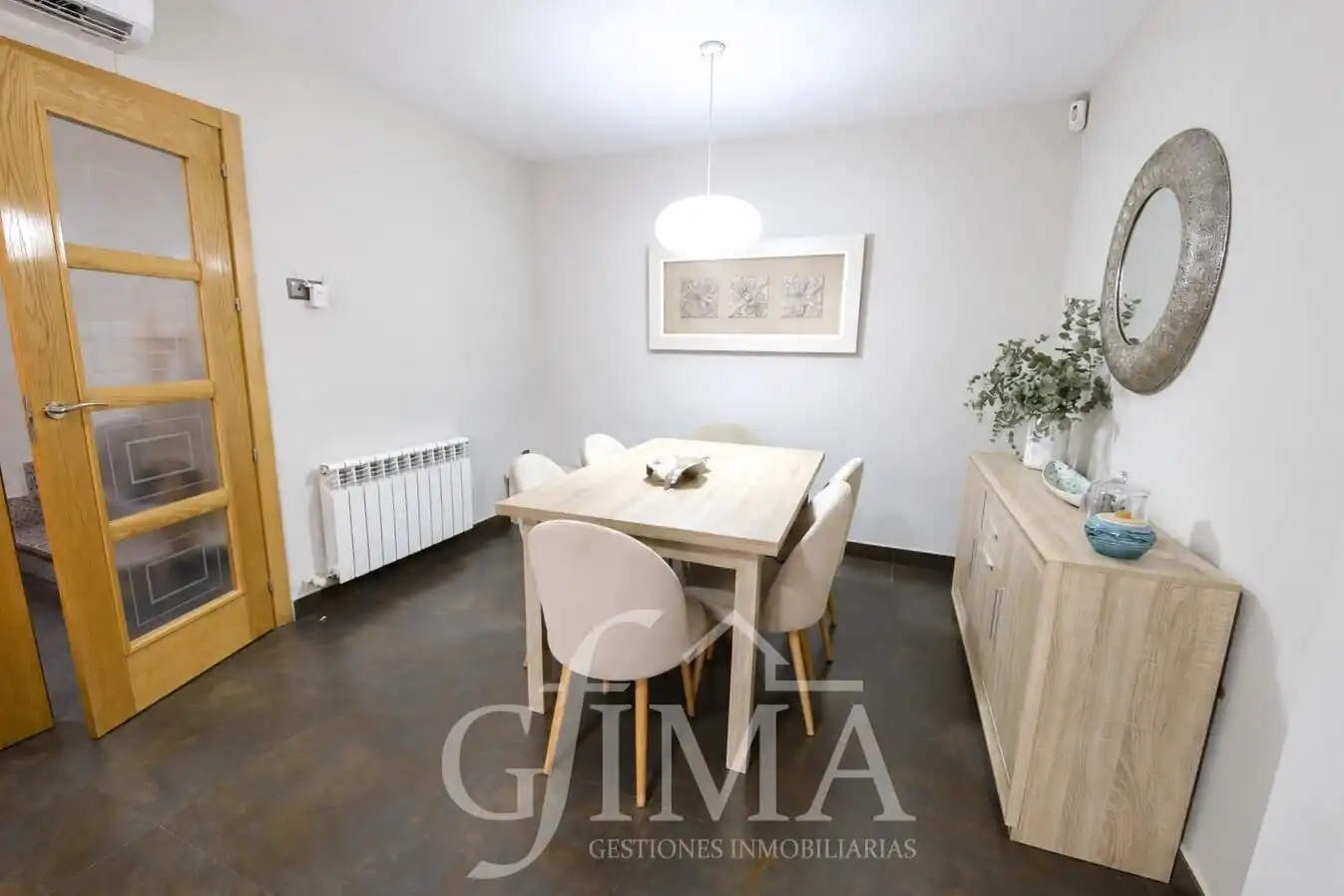 Comedor de Casa adosada en venta en Tomelloso con Calefacción y Amueblado