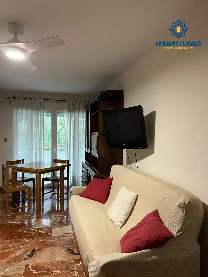 Sala de estar de Piso de alquiler en Granada con Aire acondicionado, Amueblado y Balcón