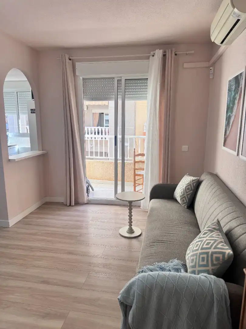 Schlafzimmer von Wohnung zur Miete in Torrevieja mit Klimaanlage, Heizung und Terrasse