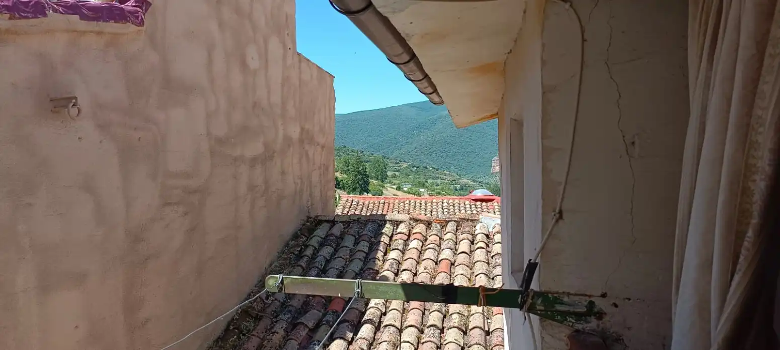 Vista exterior de Casa o xalet en venda en Viguera amb Calefacció, Terrassa i Balcó