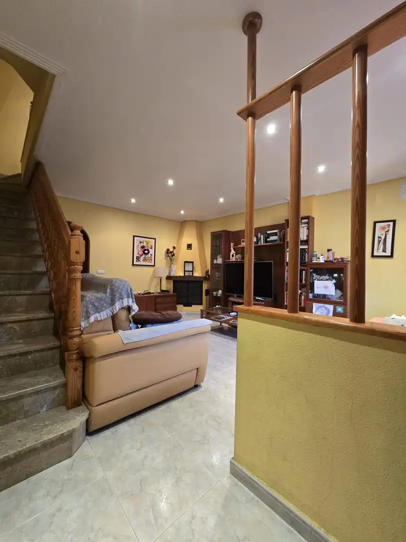 House with terrace for sale in MOLINEROS, imagen 3