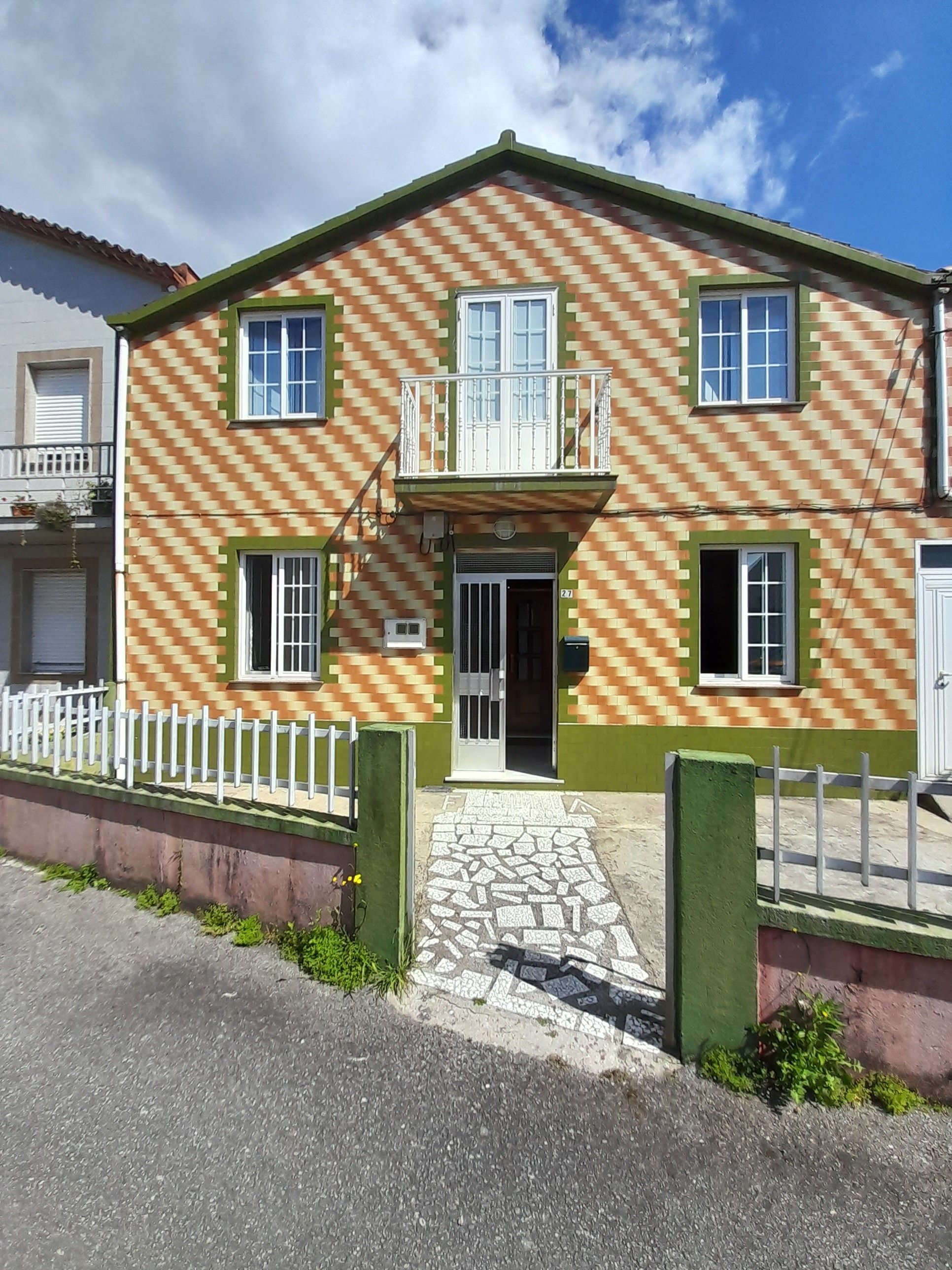 Vista exterior de Casa o xalet en venda en Boiro amb Jardí privat, Terrassa i Traster