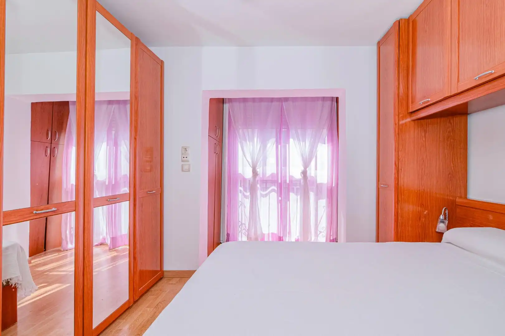 Bedroom of Flat for sale in Granada  with Air Conditioner and Balcony