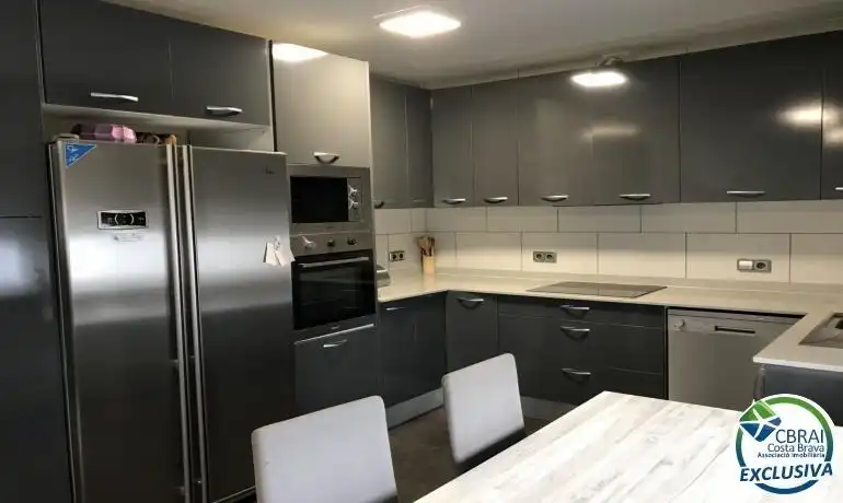 Cuina de Casa o xalet en venda en Roses amb Aire condicionat, Calefacció i Jardí privat