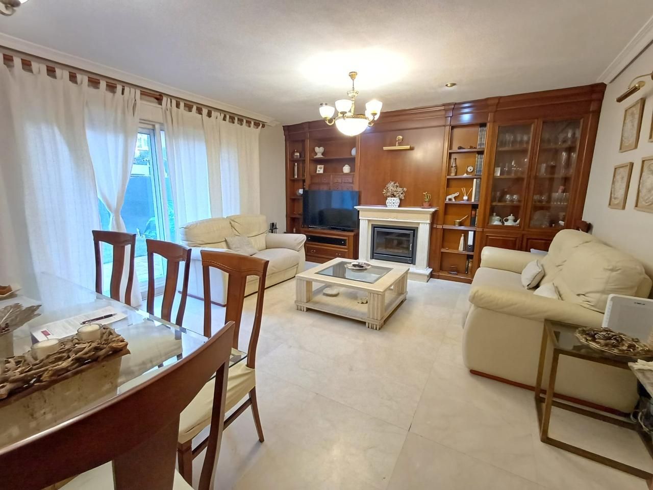 Sala d'estar de Casa adosada en venda en Getafe amb Aire condicionat, Calefacció i Jardí privat