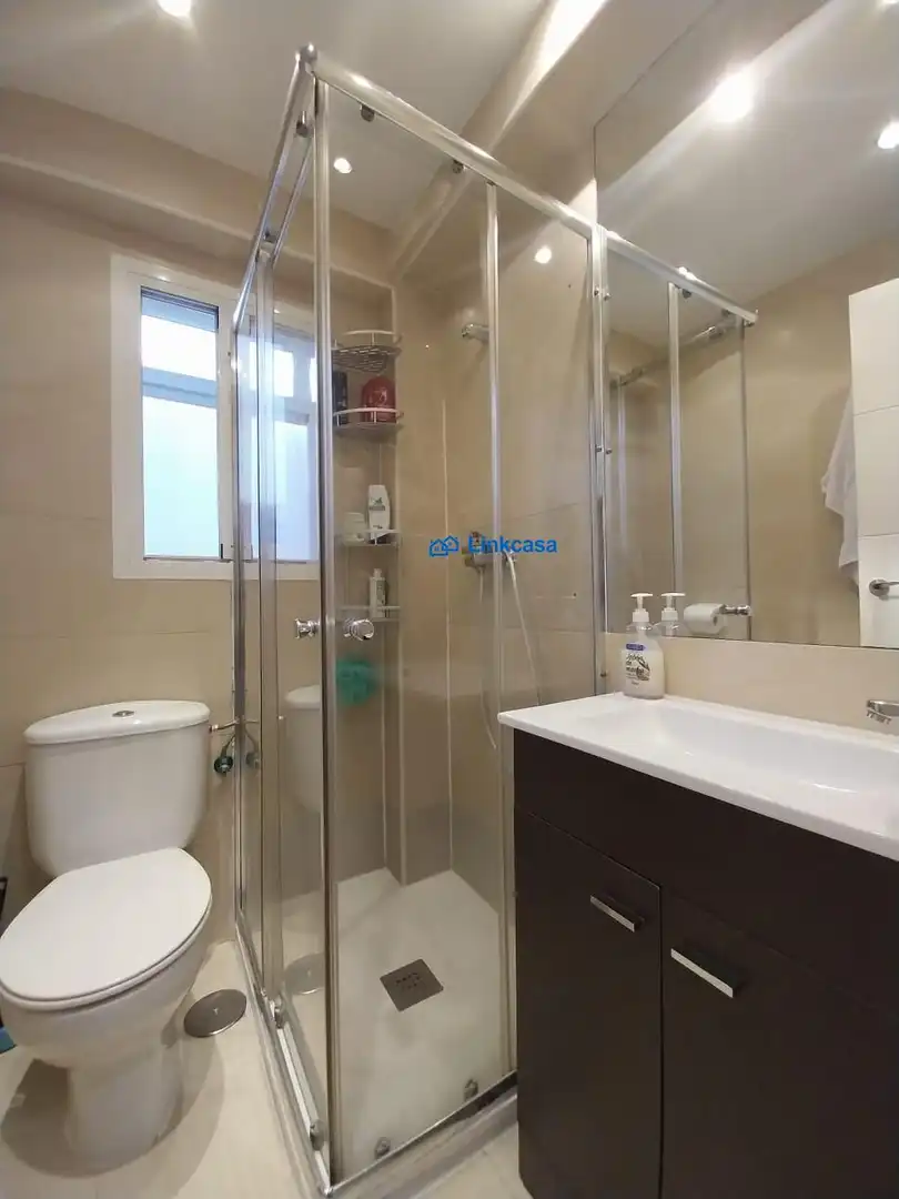 Baño de Piso en venta en Madrid con Calefacción, Terraza y Balcón