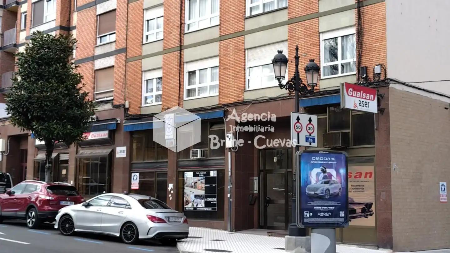 Local comercial en venda a Amparo Pedregal 7