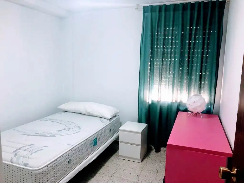 Habitación de Piso de alquiler en Córdoba con Terraza y Amueblado