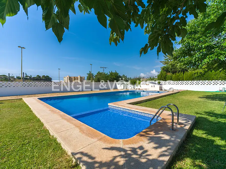 Piscina de Casa o chalet en venta en El Campello con Aire acondicionado, Calefacción y Jardín privado