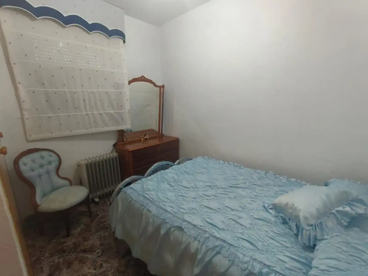 Dormitori de Casa adosada en venda en Guadix amb Moblat