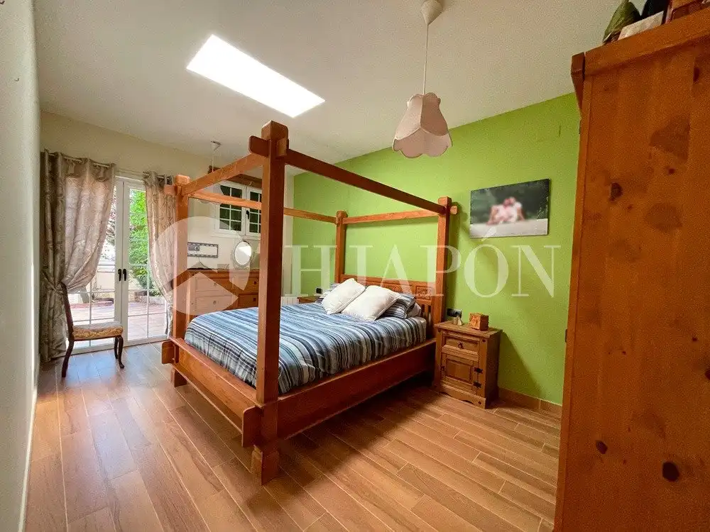 Dormitori de Casa o xalet en venda en Alella amb Jardí privat, Terrassa i Traster