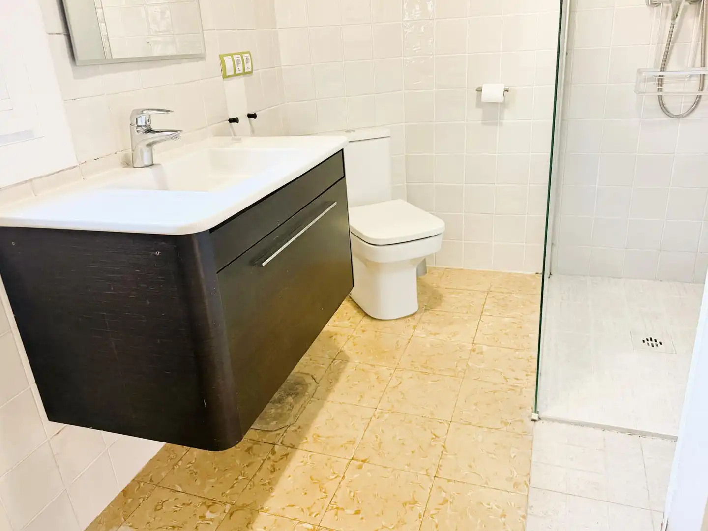 Baño de Casa adosada en venta en Guardiola de Berguedà con Calefacción, Terraza y Horno