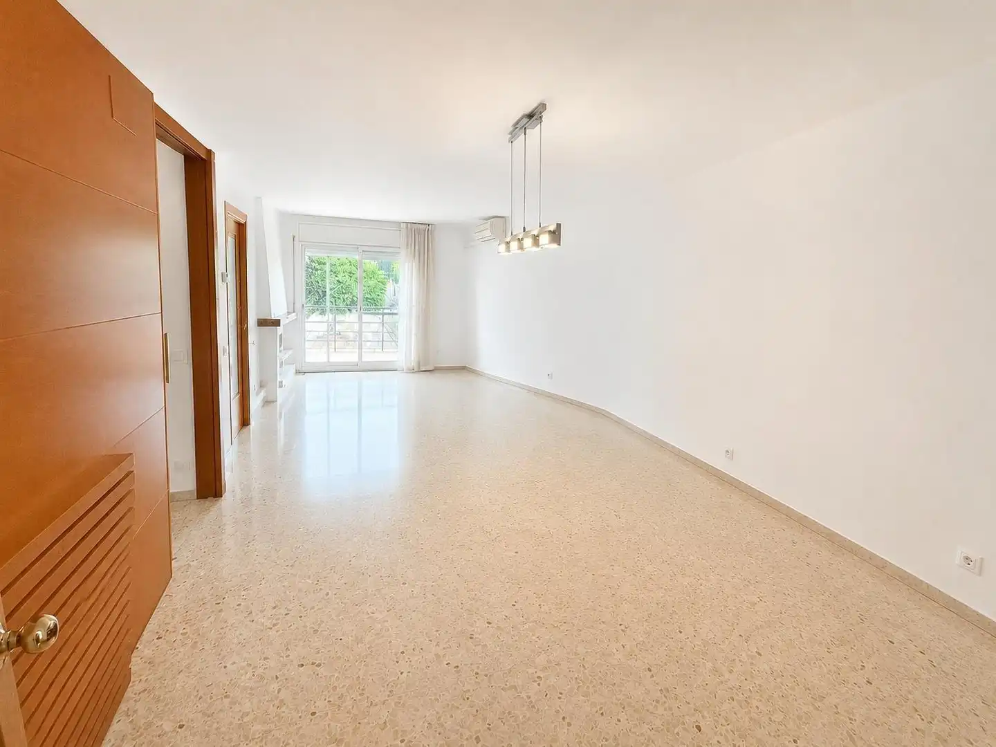 Comedor de Casa adosada en venta en Castellar del Vallès con Aire acondicionado, Calefacción y Terraza