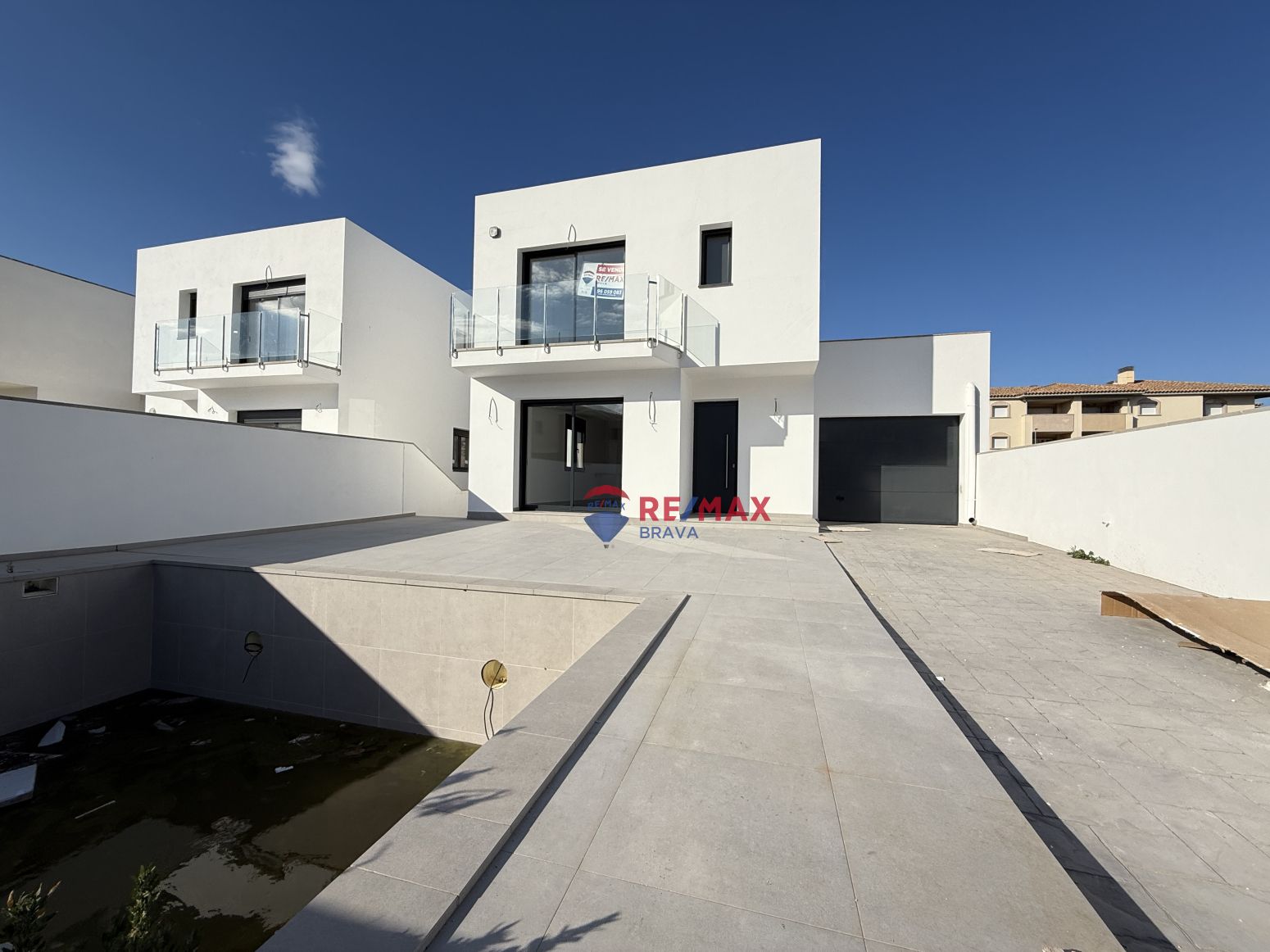 Vista exterior de Casa o xalet en venda en Empuriabrava amb Aire condicionat, Calefacció i Jardí privat