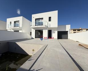 Exterior view of House or chalet for sale in Empuriabrava  with Air Conditioner, Heating and Private garden