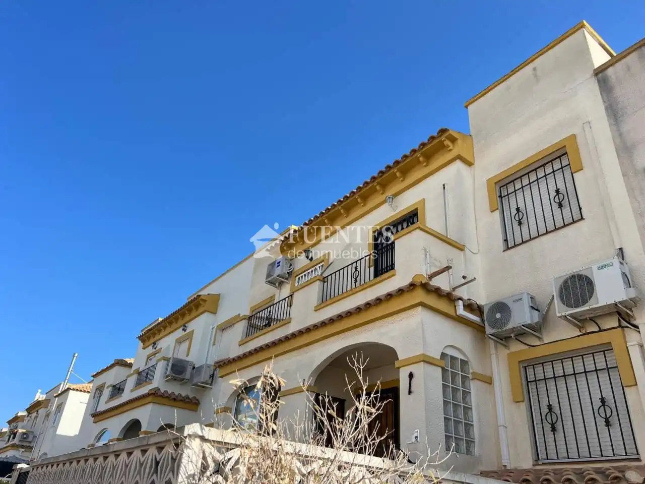 Vista exterior de Casa o chalet en venta en Santa Pola con Aire acondicionado, Terraza y Piscina comunitaria