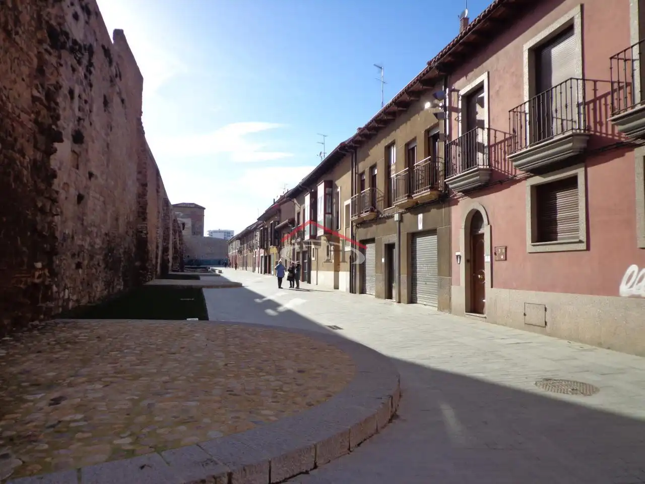 Vista exterior de Dúplex en venta en León Capital  con Calefacción y Amueblado