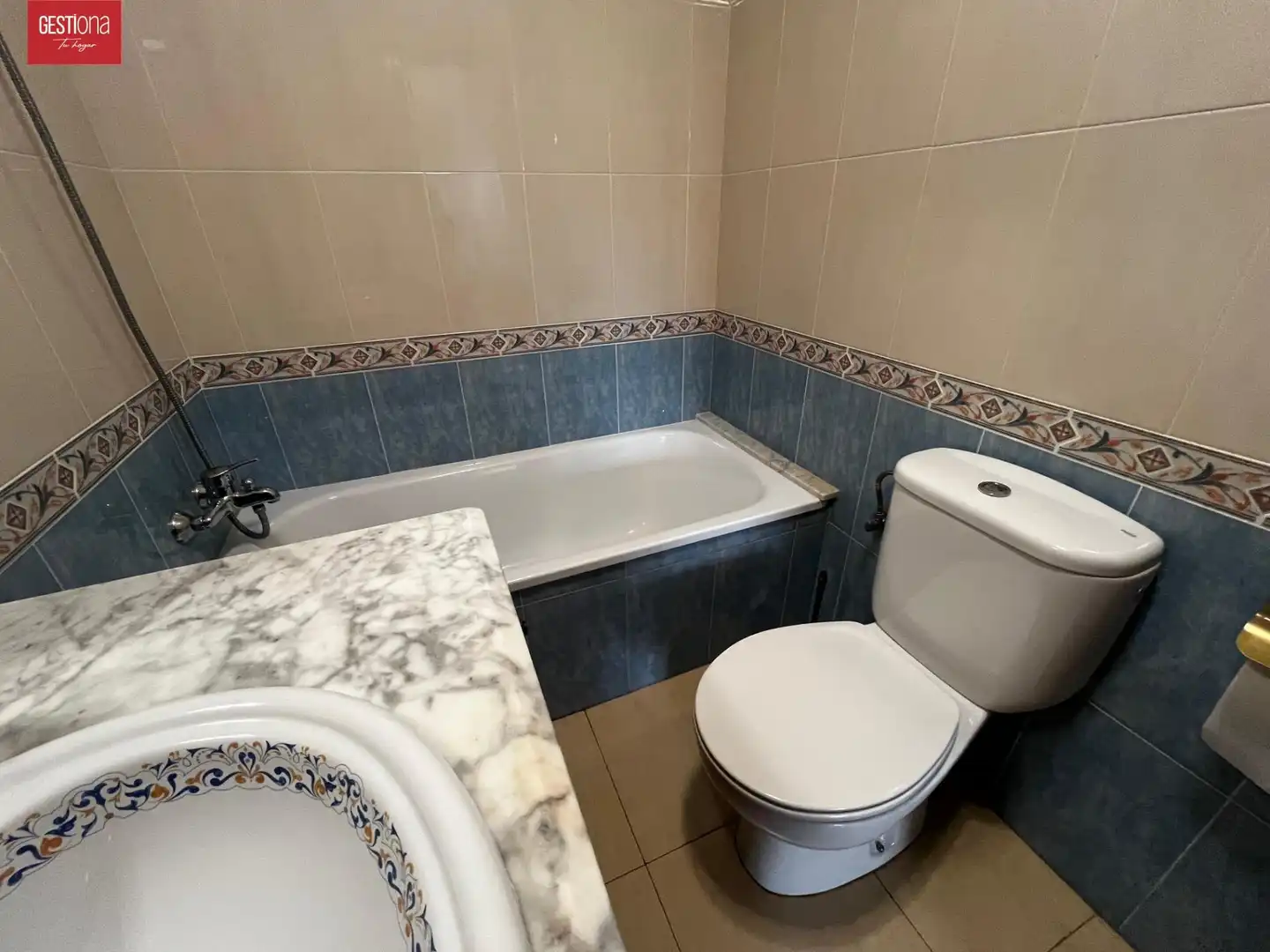 Baño de Apartamento en venta en Noja con Calefacción, Terraza y Amueblado