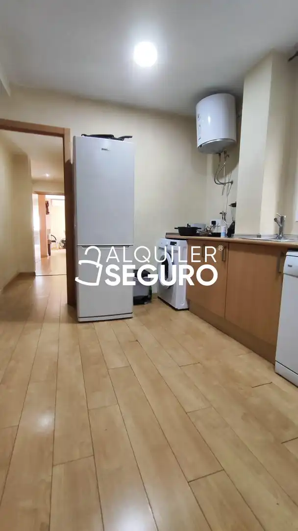 Cuina de Pis de lloguer en Valencia amb Aire condicionat, Terrassa i Moblat