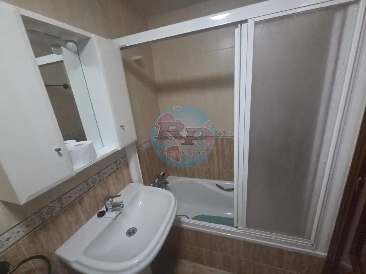 Bany de Apartament en venda en Valencia de Don Juan amb Calefacció, Parquet i Terrassa