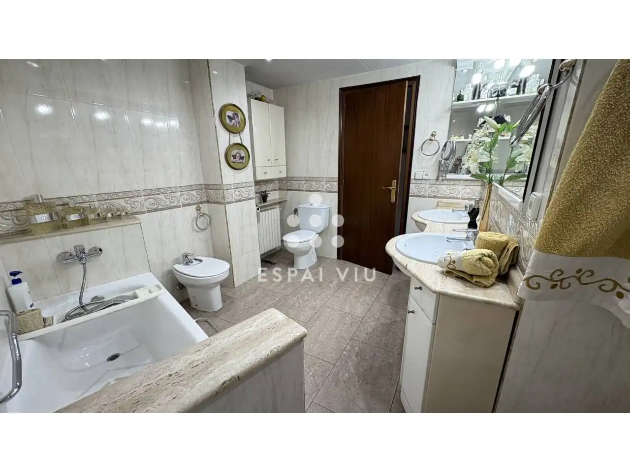 Baño de Piso en venta en Ripollet con Aire acondicionado, Calefacción y Jardín privado