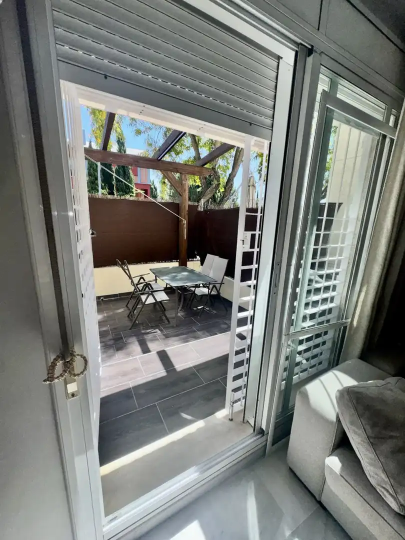 Terraza de Piso en venta en Tomares con Aire acondicionado, Calefacción y Piscina comunitaria