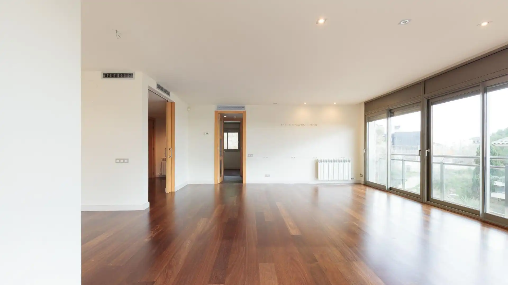 Flat for rent in Barcelona  with Private garden, Parquet flooring and Terrace
