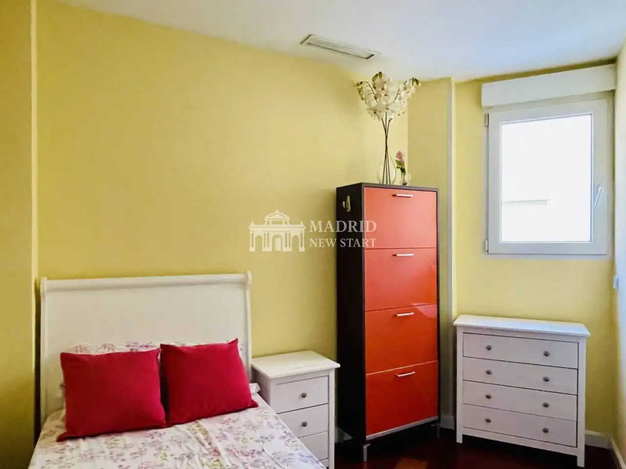 Schlafzimmer von Wohnung zur Miete in Madrid mit Klimaanlage, Heizung und Parkett