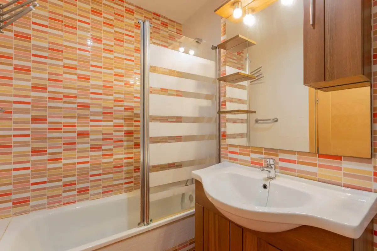 Badezimmer von Wohnung zur Miete in Granada mit Klimaanlage, Heizung und Möbliert