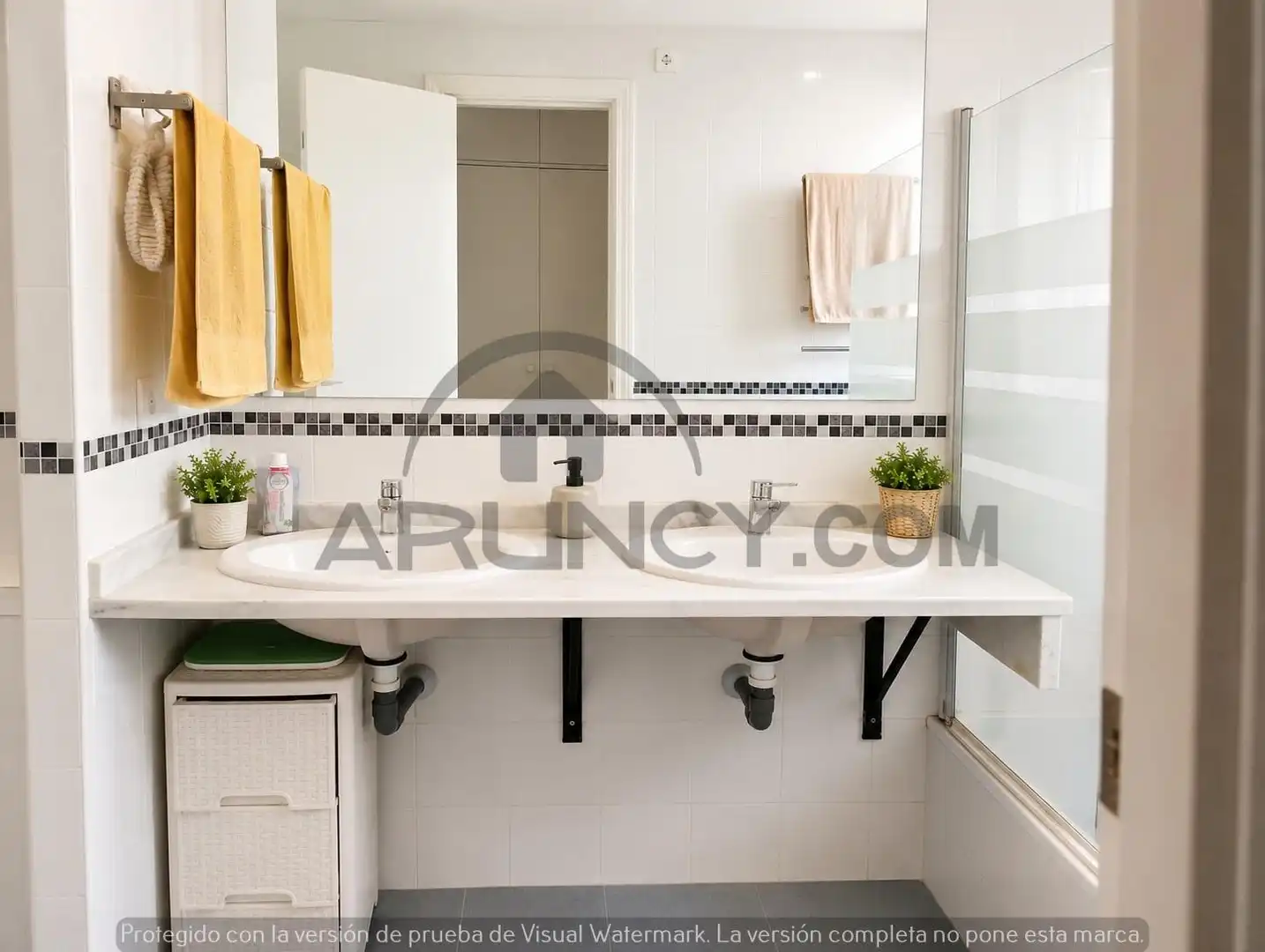 Baño de Casa adosada en venta en Alcalá de Guadaira con Aire acondicionado, Calefacción y Jardín privado