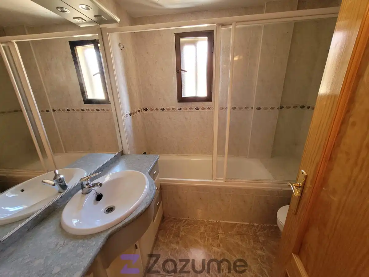 Badezimmer von Wohnung zur Miete in San Cristóbal de Segovia mit Heizung, Möbliert und Ofen