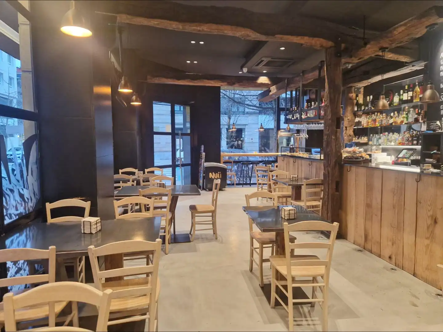 Local en venda en Donostia - San Sebastián  amb Aire condicionat i Moblat