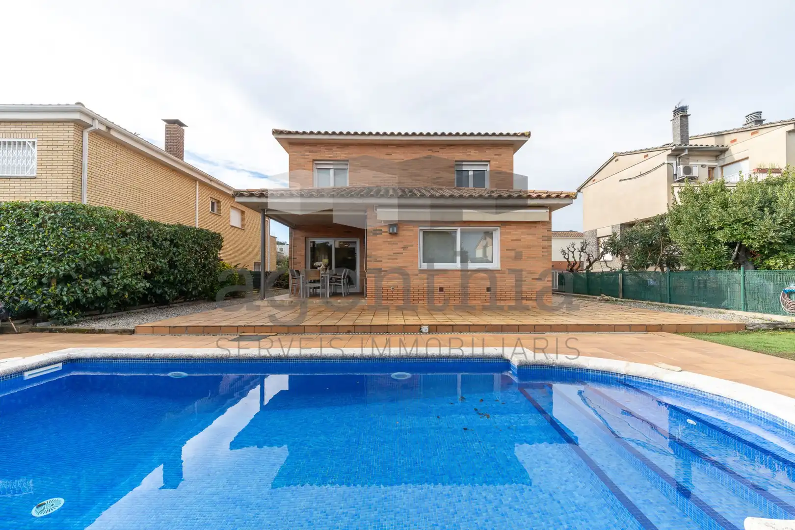 Schwimmbecken von Haus oder Chalet zum Verkauf in Quart mit Klimaanlage, Heizung und Schwimmbad