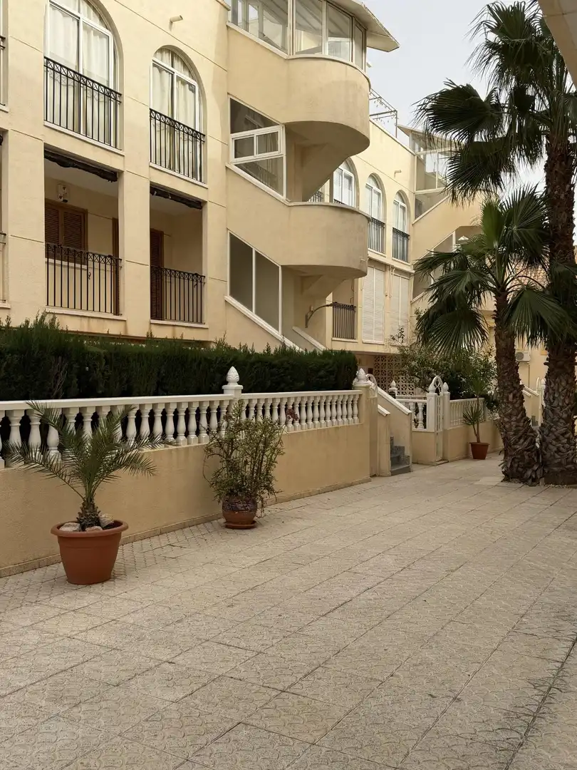 Vista exterior de Planta baja en venta en Orihuela con Jardín privado, Terraza y Amueblado