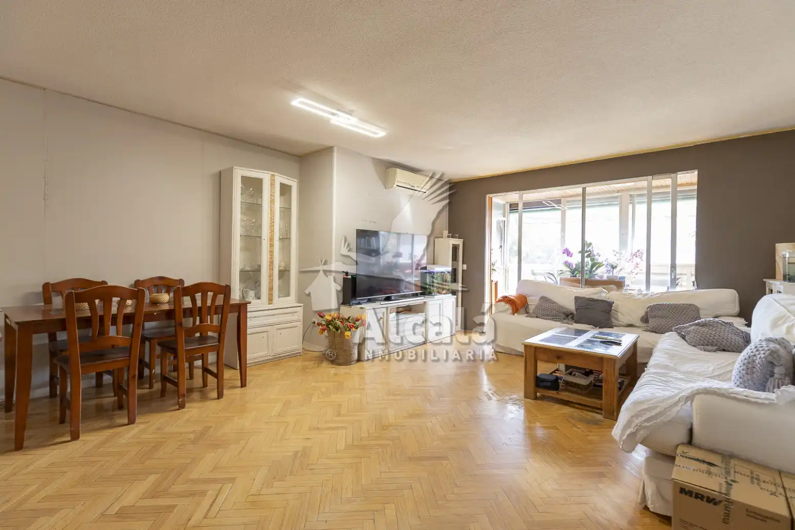 Sala d'estar de Pis en venda en Alcalá de Henares amb Aire condicionat, Calefacció i Parquet